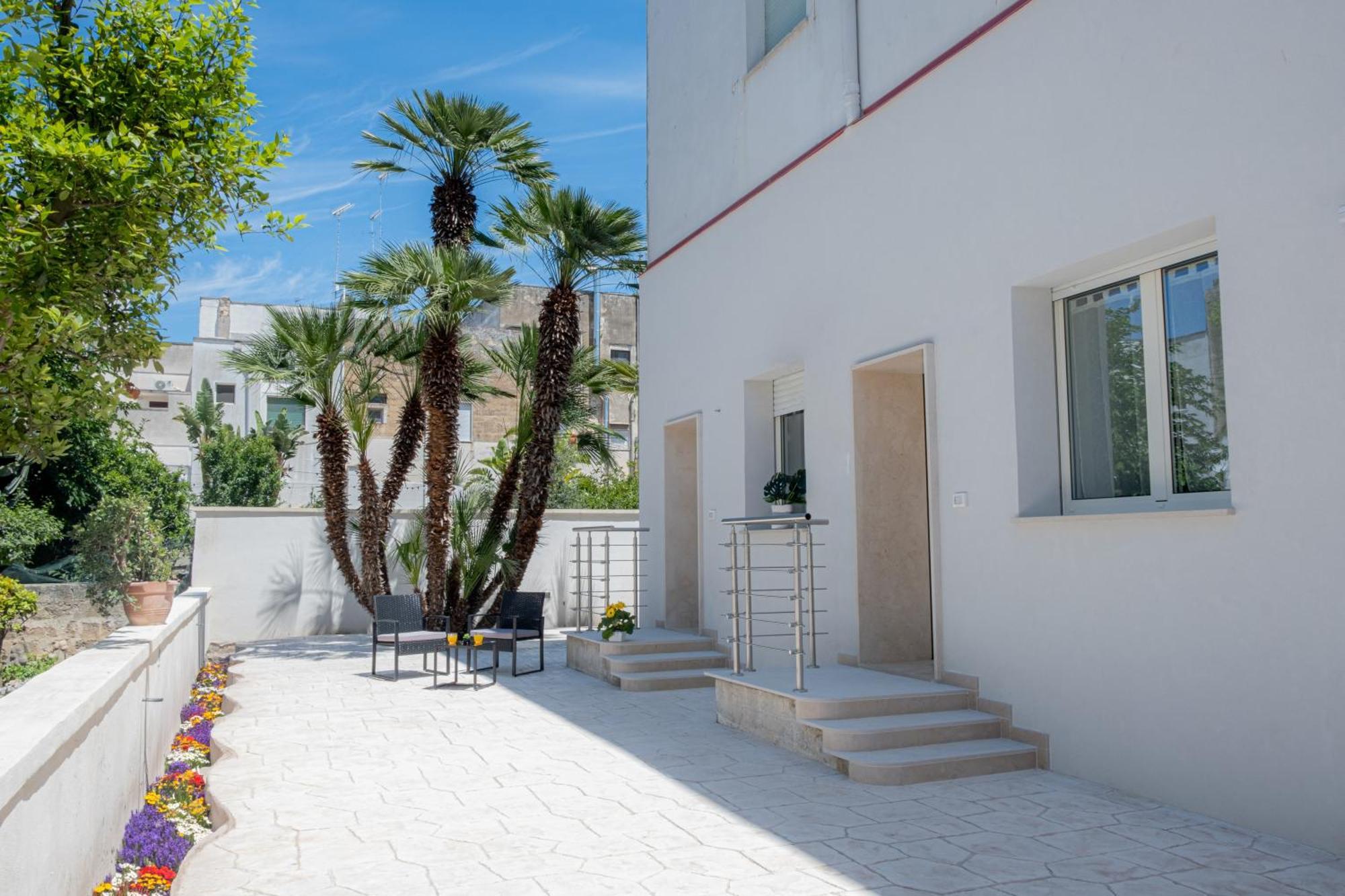 Elegante Bilocale Con Giardino Apartment Lecce Exterior photo